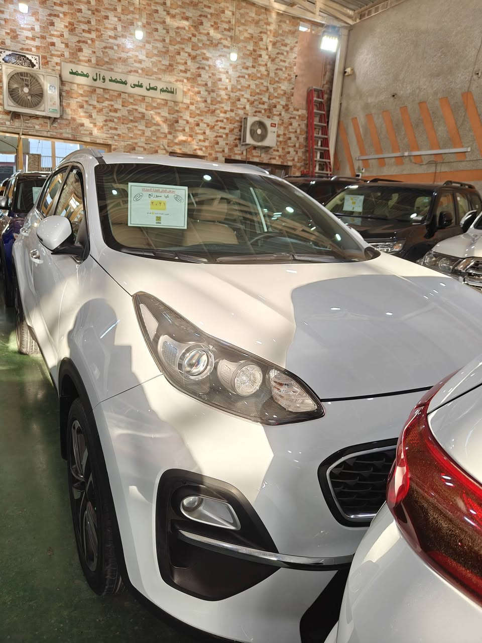 تحيه طيبه السلام عليكم
كيا سبورتج 2021 
(خليجي) 
محرك: 2000 دوش 
عداد مشي  54 ألف 

مواصفات 
1_شاشه 
2_كامره خلفية 
3_شاشه اعطال 
4_قطعتين تبريد 
5_فول حساسات
6_رادار امامي خلفي وجانبي 
7_نقط عمياء 
8_اشاير مري 
9_تحكم وضعيات قيادة 
10_ويل كب بلاد
11_كشافات اماميه 
12_داخل لونين 
13_فول تحكم ستيرن 
رقم بغداد دولي باسمي 
215 ورقه 
أي استفسار 
***********
مكان بغداد البياع
