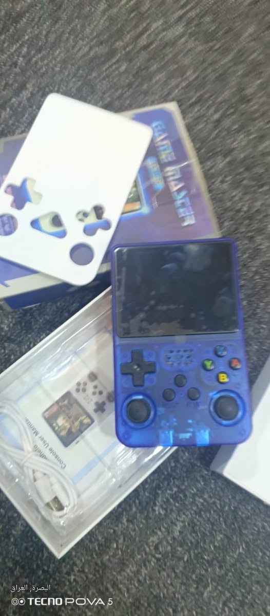 جهاز العاب
الألعاب: يحتوي على أكثر من 10,000 لعبة كلاسيكية من منصات قديمة مثل PlayStation 1 و Nintendo و Sega.

الشاشة: يأتي بشاشة مقاس 3.5 بوصة.

التخزين: متوفر بسعة 64 جيجابايت لتخزين الألعاب.

البطارية: تعمل البطارية لعدة ساعات من اللعب المتواصل.

المميزات: يعمل بنظام Linux ويتميز بألوان واضحة ودقة عالية.


**إذا كنت صاحب هذا الإعلان وتريد حذفه لأي سبب، رجاءا أرسل رسالة إلى الدعم الفني**