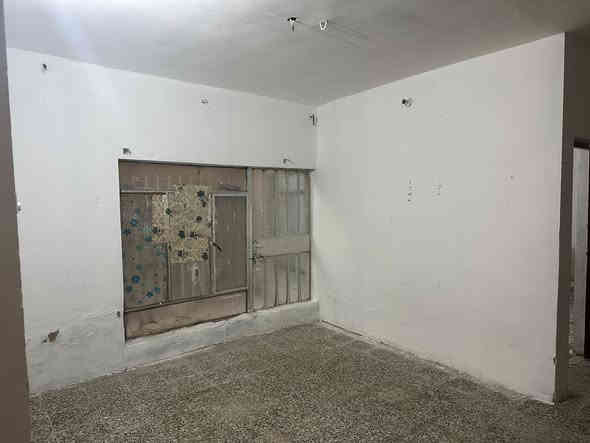 بيت للايجار من صاحب الدار  مباشرة
حي الجهاد مربع الطائي

مساحة 200 متر طابقين يحتوي على 4 غرف نوم الطابق الاول يحتوي على مطبخ وصالة وهول داخلي وغرفة نوم وصحيات وترك عدد 2 وكراج وحديقة الطابق الثاني يحتوي على 3 غرف نوم وهول داخلي وسطح اول وسطح ثاني  
السعر مليون دينار شهريا ً
للتواصل على الخاص او على رقم صاحب الدار ***********
