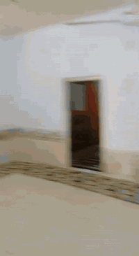 مساحه البيت 130 و20 وبي مجال عنواننا كوفه برا ميثم التمار ويحتوي على غرفتين وصاله ومطبخ ***********
