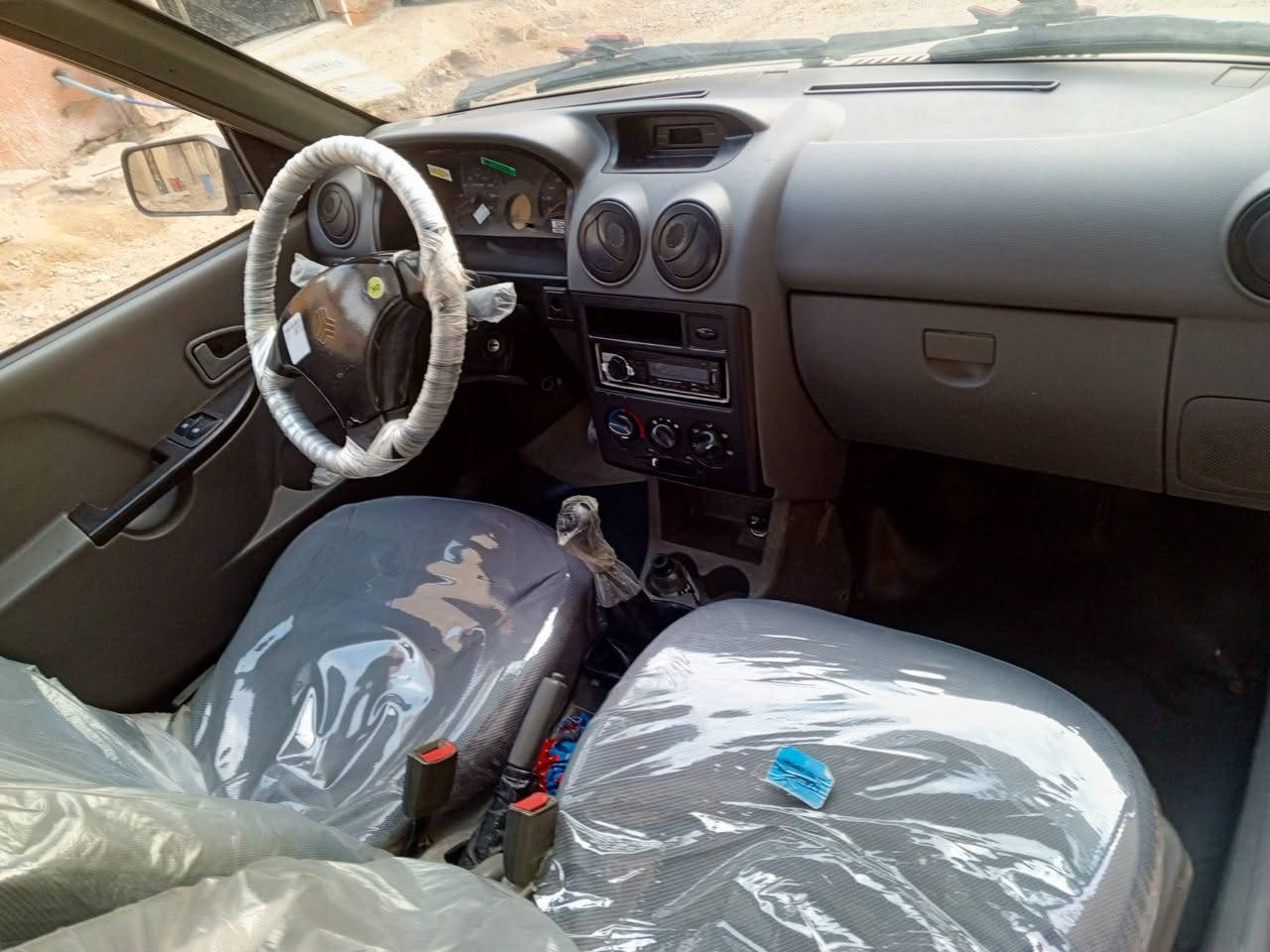 موديل 2012 مكفوله من عده طختين بل جاملغ والباب  والباقي مكفول بسمي السعر 40 وبيها مجال الاتصال ***********
