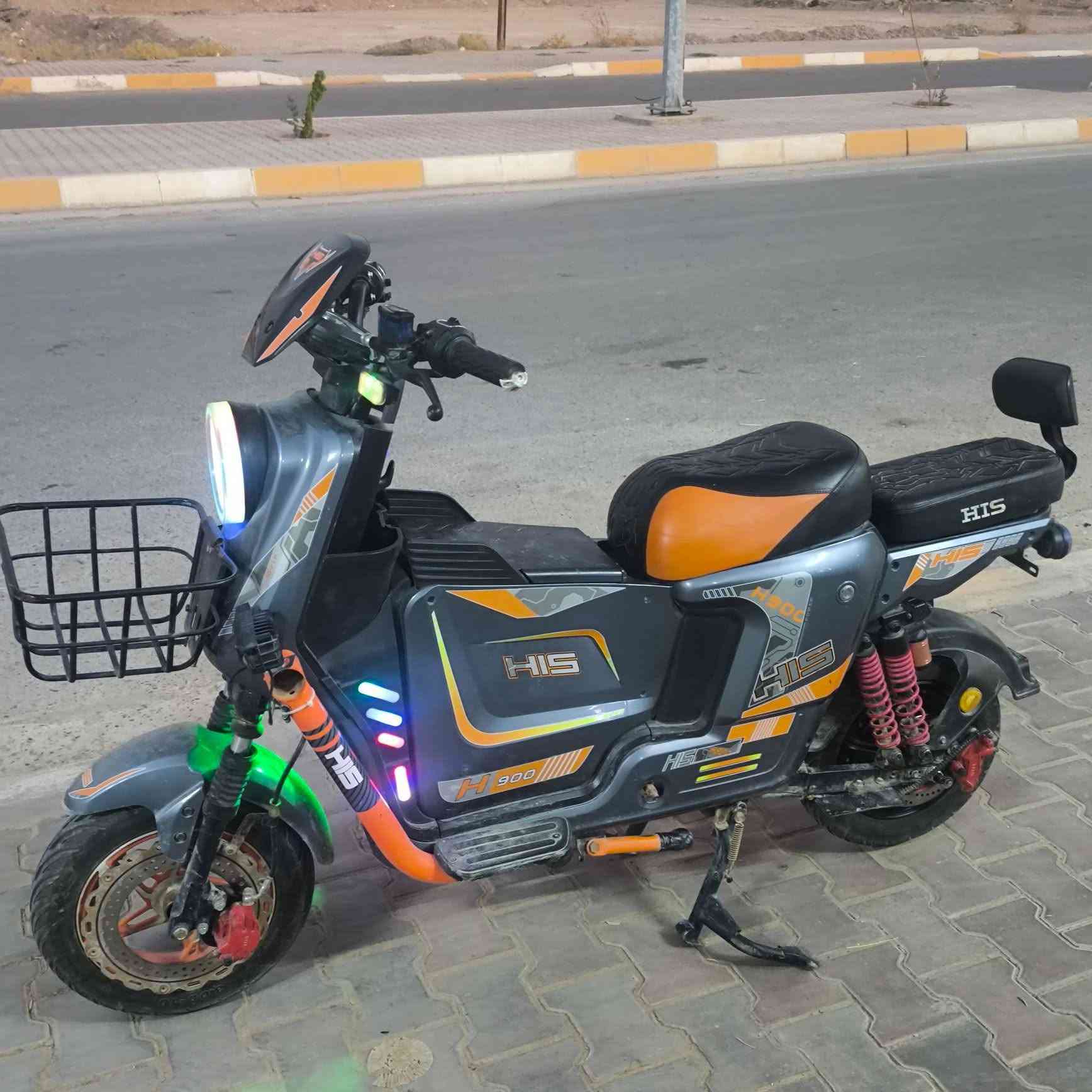 السلام عليكم 
دراجه شحن للبيع H900 كامل مكمل مابي كل نقص 5بطاريات السعر 500 وبي مجال مكاني العلم 
للاستفسار ***********
