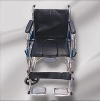 كرسي متحرك • قابل للطي • مرحاض قابل للإزالة