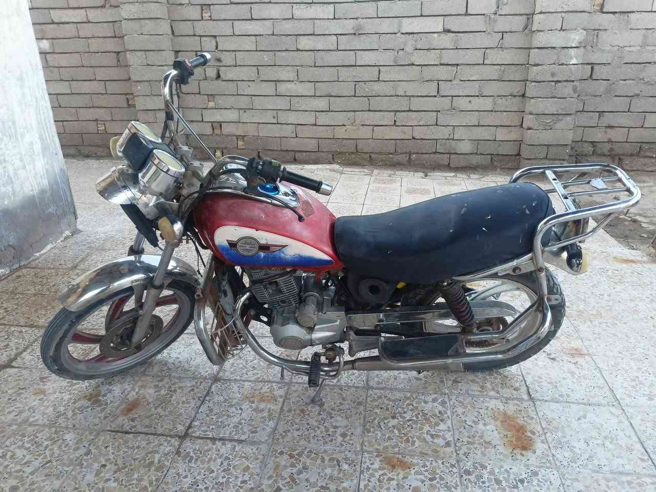 دراجه نظيفه وحلوه محرك ما مفتوح ادوات كامله بها لايت وسريعه مكان بصره قرنه سعر 350 بها مجال للشراء اغراض جديده تايرات كل شيء بيها جديد الرقم ***********
