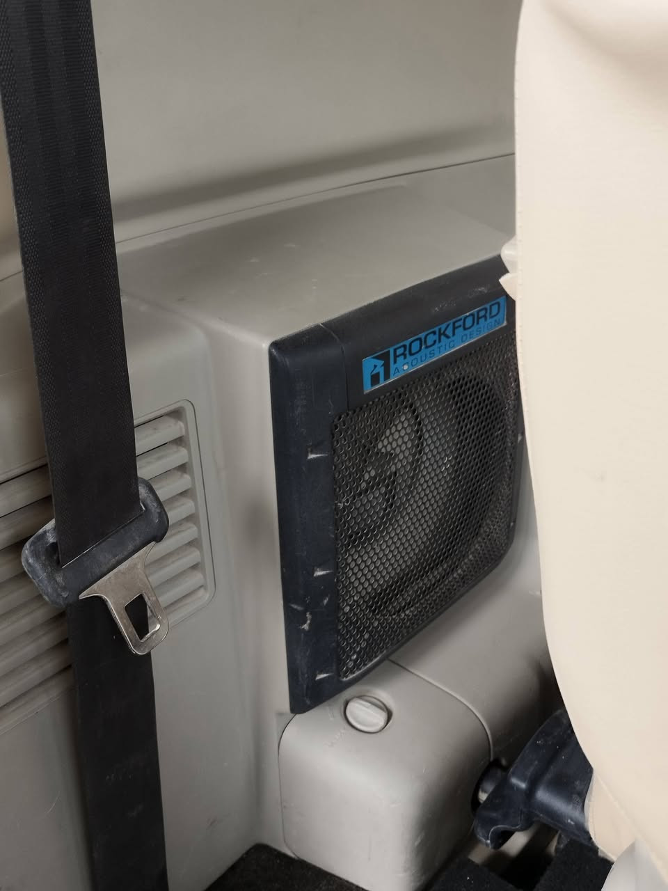 السلام عليكم باجيرو موديل 10  حبتور
محرك 6 سلندر 3500  مكفوله من الضربه والصبغ 
فتحة  كشنات جلد كهرباء 7 راكب دمام خلفي 3 قطع 
تبريد مري شفط حساس خلفي رقم بغداد السعر
145 وبيها مجال السياره جديده مكان السياره 
بابل البكرلي 
***********
***********
