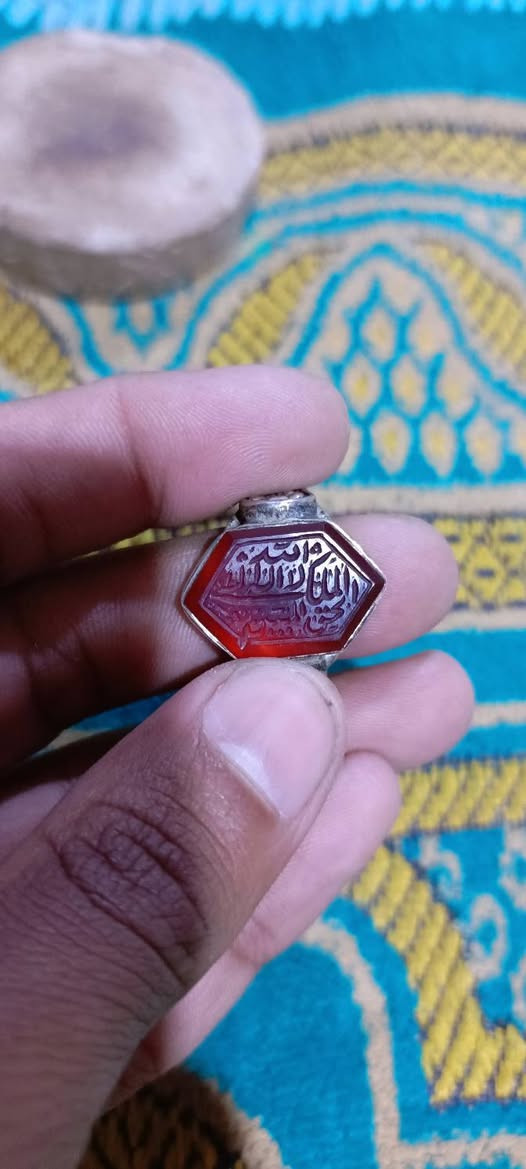 اللهم صل على محمد وال محمد 

عقيق يماني نخب اول صياغته يدويه 

منقوش ع الحجر (لا اله الا الله الملك الحق المبين )

للاستفسار الاتصال على الرقم او مراسله الصفحه 

***********
