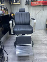 كرسي حلاقة للبيع استعمال شهر واحد  السعر 250 07711767651