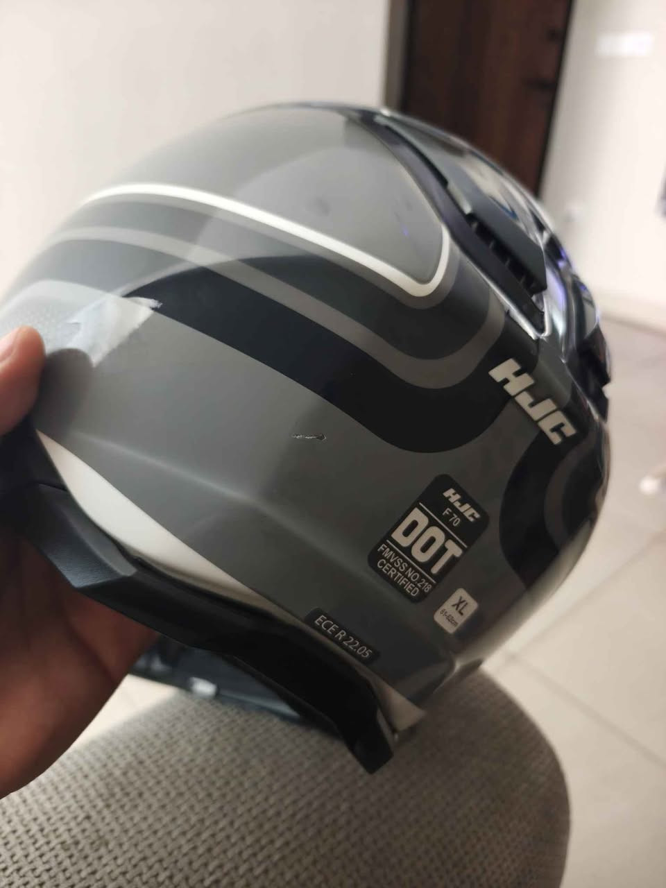 خوذة hjc f70 
سعر الجديدة ويه الشحن يطلع 510الف
رايدها ب250الف

الخوذة مو بلاستك ولا كاربون فايبر، فايبركلاس يعتبر احسن شي من ناحية الامان والوزن

قياس XL، بيها شخوط موضحة بالصور 

شهادات امان DOT الامريكي و ECE 22.05 الاوربي

مكاني حي الجهاد بغداد
ممتواجد فيس اذا جاد بالشراء يرجى الاتصال
*********** بغداد, العراق
