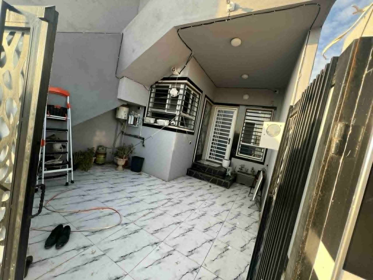 بيت ١٢٠ متر للبيع  واقع حال١٥٠ واجهه ٦  بناء
طابقيني كل طابق معزول كهرب وماء يصلح للإيجار 
واجهة مباشر ملعب الدولي
كرت بلدية ج/ام الربيعين م١١..السعر خاص


**إذا كنت صاحب هذا الإعلان وتريد حذفه لأي سبب، رجاءا أرسل رسالة إلى الدعم الفني**