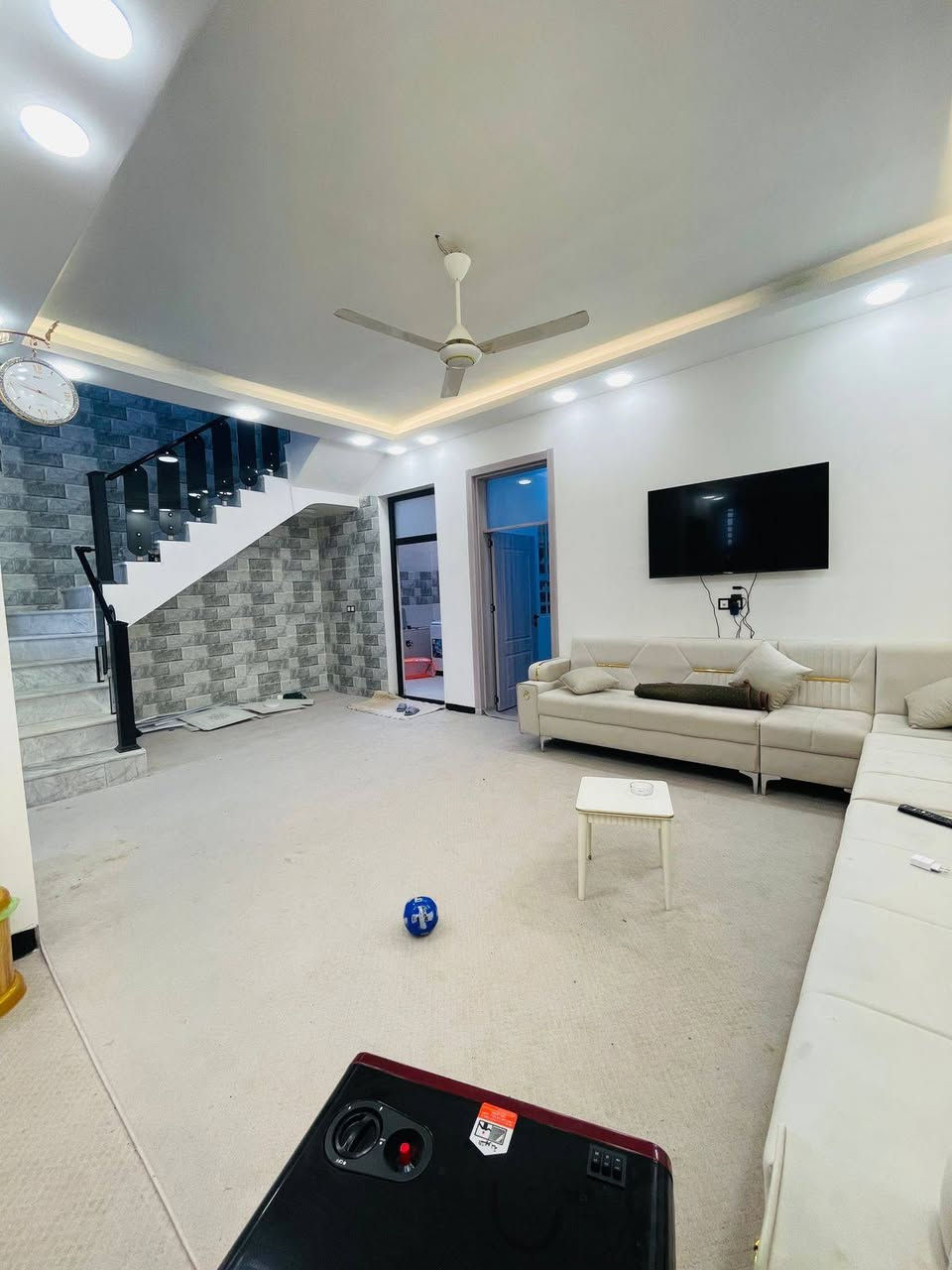 سلام عليكم ورحمة الله وبركاته 
يوجد لدينا بيت 150 متر طابقين 
غير مسكون 💯💯بناء 2025
  بي 4 غرف نوم وصاله ومطبخ وصحيات سيراميك للسقف أرضية مرمر كافة الخدمات ماء مجاري كهرباء شارع 10متر تبليط
 تسليم مفتاح طابو زراعي اقرار محكمه سند٢٥ البيع مباشر
 معه صاحب الأرض 7 كيلو عن الإمام الحسين عليه السلام 
 العنوان مجمع القربه 
للتواصل و الاستفسار الاتصل على الرقم التالي :
*********** ☎️
حيدر الغراوي
 للعقارات والمقاولات العامة
 بيع فقط (❌لا مراوس ولا رهن❌)أعتذر عن الجميع 🙏
https://www.tiktok.com/@haedar_alghrawi?_t=8izklQOmn7F&_r=1 كربلاء, العراق
