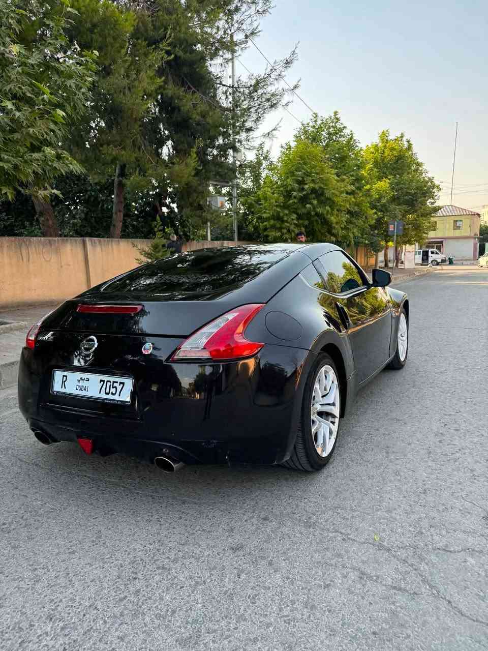 Nissan_Z 2017 
سةيارةكةساغة بي رةقةمي دوبةية 
مةنةفيست و غرامةبةشةرتة
سبوخ٢پارچةبي ليدران بي دةعم 
٧٠هزار روشتوة لوك لوكة
فول مواصفاتة
چركةي تيدا نية هةموگياني بةشةرتة
سعري ٦٨ وةرةقةمةجاليكي كةم
***********
*********** أربيل, العراق
