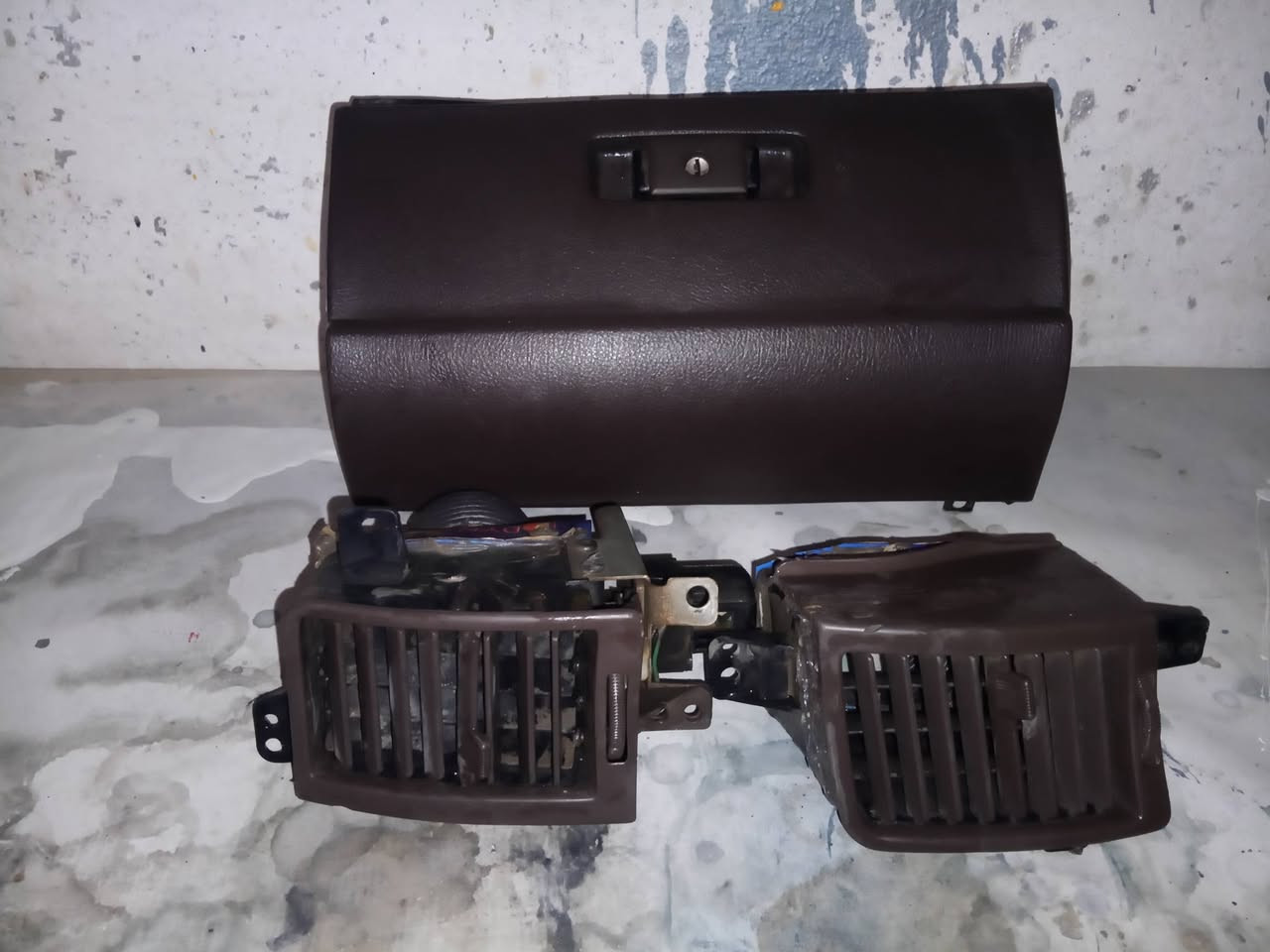 سلام عليكم بطاين بيبان هارتوب طويله حاويه جدد مع جكمجه ودكات تبريد جدد مكان الكوت ***********
