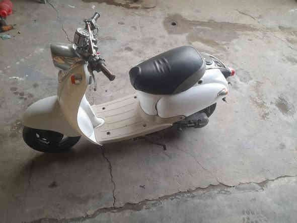 السلام عليكم دراجة كلاسك للبيع شغالة نكره مكينه خير من الله مفتوحه السعر 190 وبيها مجال***********
