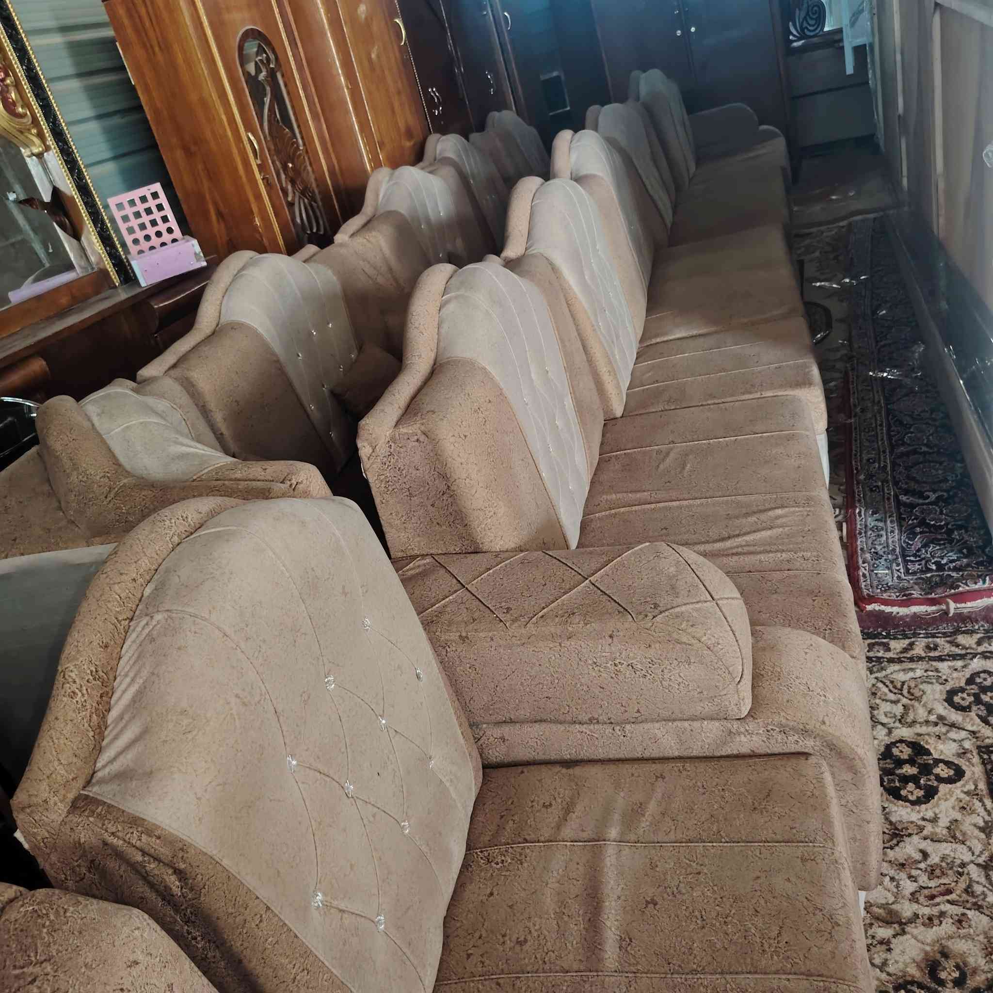 ديوان 20 مقعد احطاطة تكمة للبيع للاستفسار راسل الصفحة او اتصل ***********
