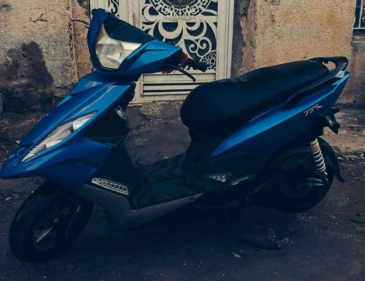 السلام عليكم دراجه ثعلب (GTR) للبيع دراجه مال رمبه مكفولة
 من التاير للتاير اي نقص ما بيها وما مجفته كهربائيات كلها شغاله عداد الكتروني كلجات رياضيه تايرات جدد
ماستعجل على بيعتها السعر 
975 الف 
مكان الدراجه بغداد الحريه
*********** بغداد, العراق
