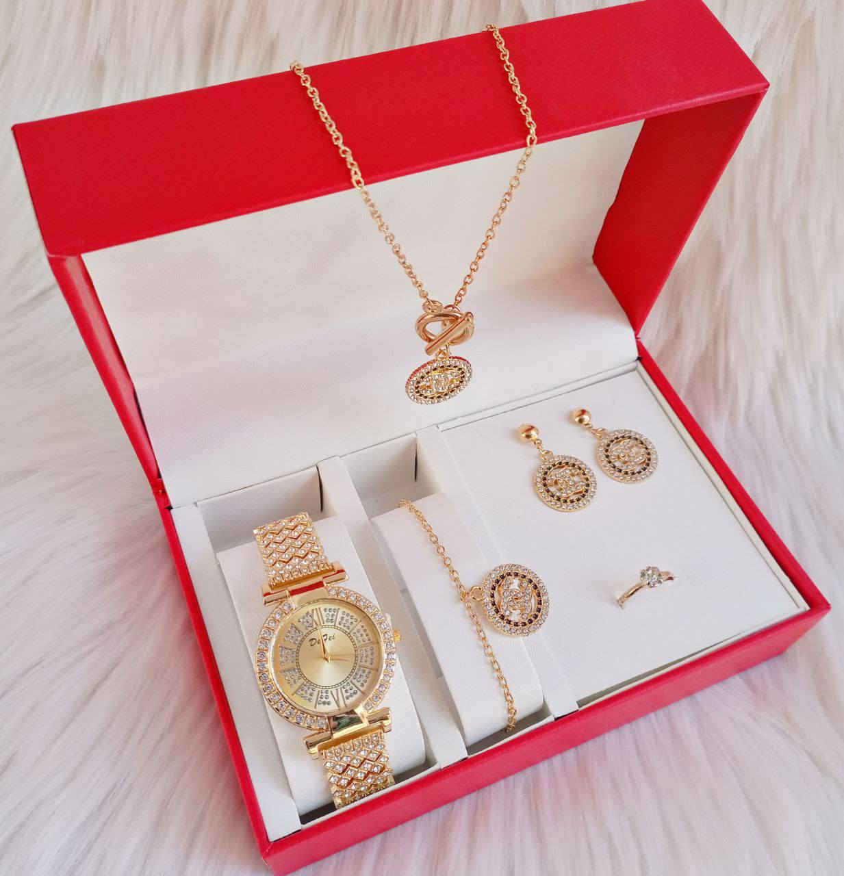 #عروض
#هدايا #عيد_الحب🔥👇
اجمل الهدايا رجاليه ونسائيه 🎁
ســعر السيت ب 10 الـف 😍
والتوصيل 5 لجميع المحافظات❤️‍🔥
للحجز والاستفسار مراسلة الصفحة 
اذا مو نفس الي بالصورة توصلك (لا تستلمها) 
ملاحظه: العلبه للعرض يجي السيت بعلبه هدايا حجم صغير ✨
واذا نفس العلبه سعر يختلف 💖 
للاتصال ***********
واتساب ***********
