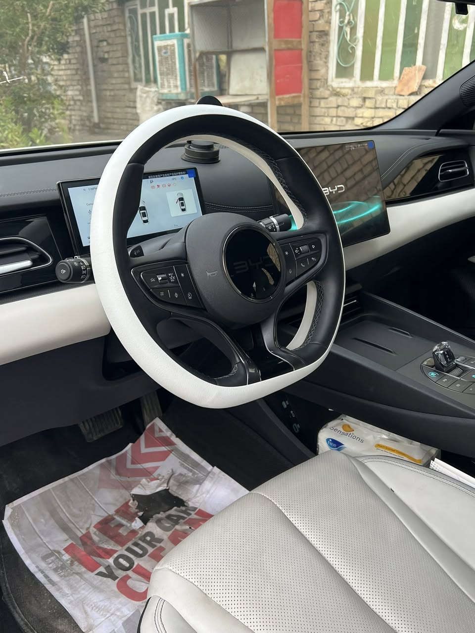 سلام عليكم سياره BYDللبيع فول موصفات ماعده الفتحه سيل 6 +١٣ كأمره  مكاني بغداد الحرية سعر ١٤٥ بيه ***********
