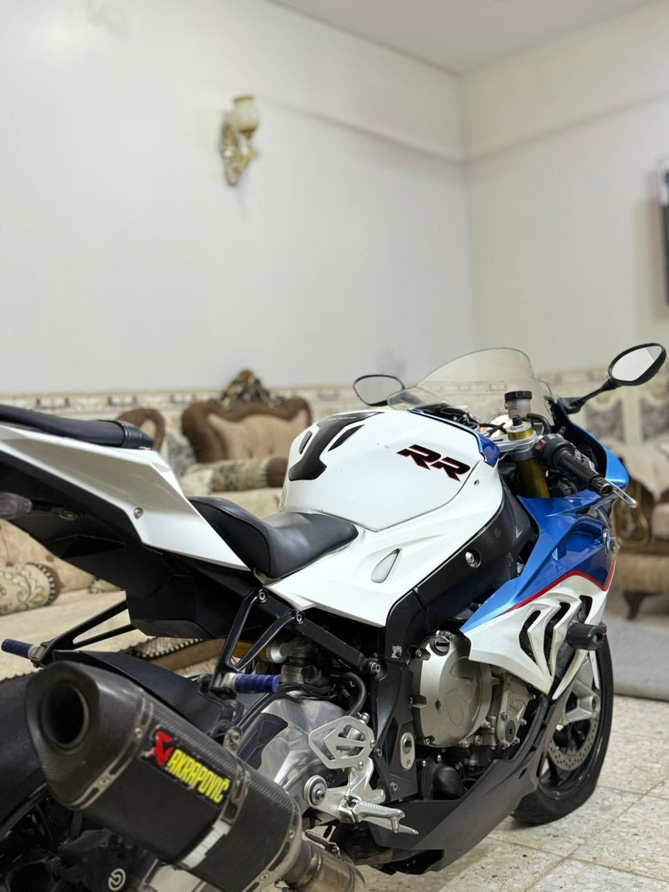 سلام وعليكم دراجه بي ام للبيع الدراجه ستوك موديل 2016 ماشيه الدراجه 17الف الدراجه نضيفه مرتبه كامله وبيها غراض تزويد والدراجه مرقمه كامله ثاني يوم التحويل رئسن مكان الدراجه بغداد البياع مامتواجد علفيس الشراي هاذه الرقم وتصل بي
***********
