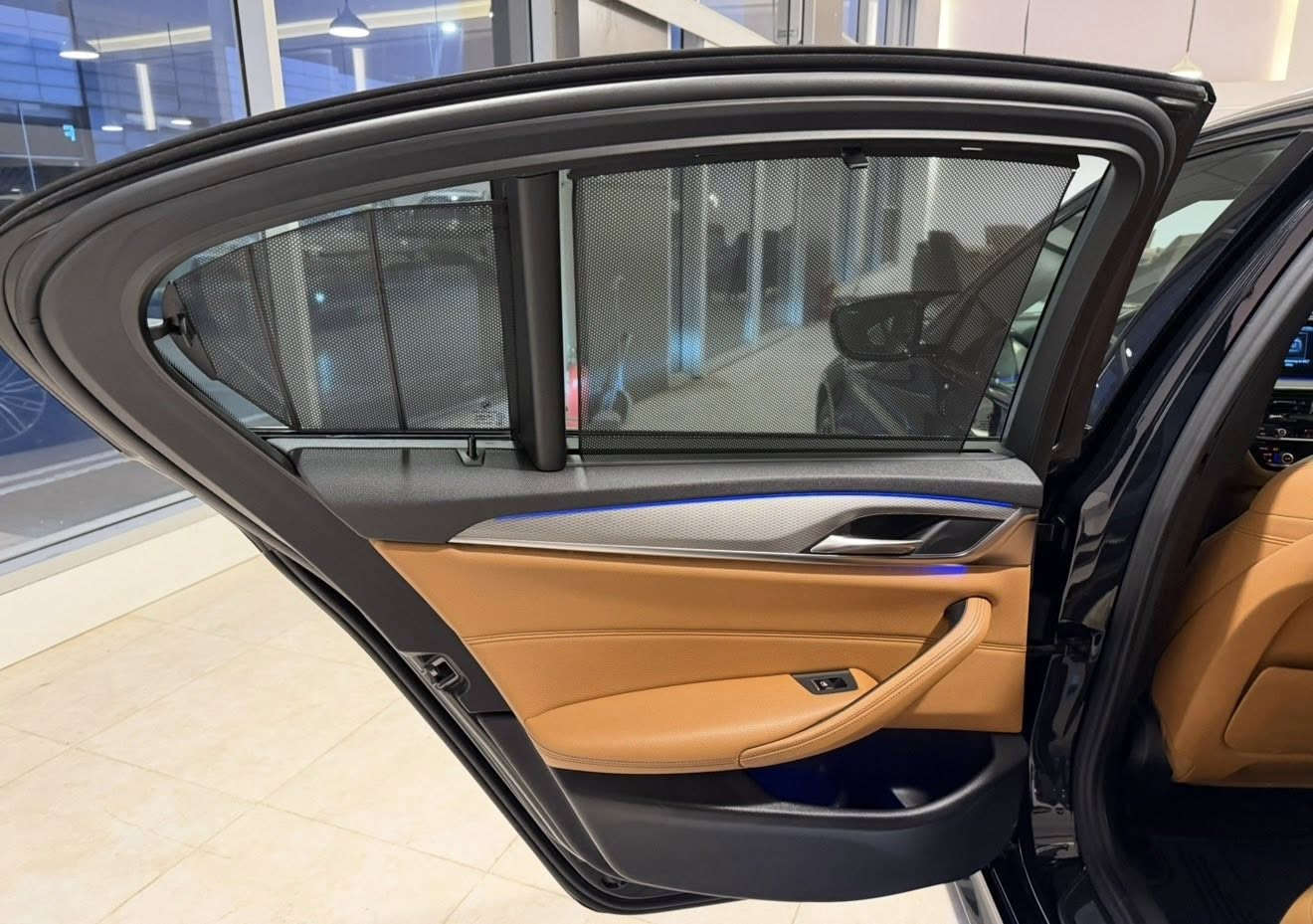 2018 Bmw 530 وكالة العروش خليجي
فول مواصفات 
داخل مشمشي و جلد
ام باكج بلادي
سلايد 
بردات خلفية و جانبية
ابواب شفط
كاميرات 360
ماشية :١٤٦٠٠٠km حقيقي
بيها جملغ امامي صبغ و شوية من البونيد بدون دواخل
لتواصل: ☎️ ***********
مكان السيارة السليمانية   كوردستان موتورز شركة برزاي دابان
