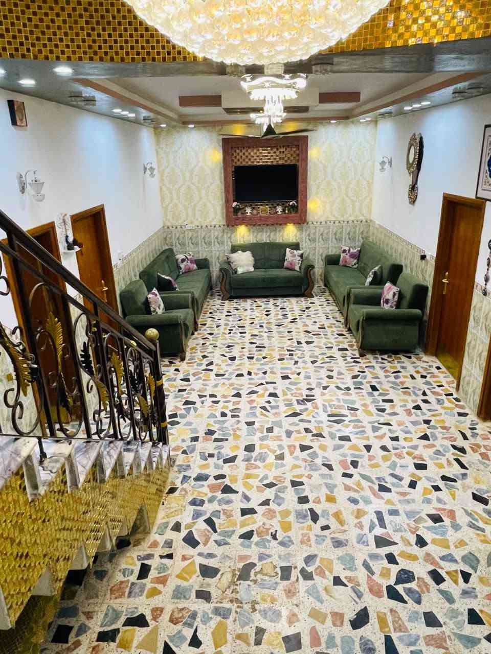#فرصة_مميزة لسكن راقي ونظيف دون حاجة للترميم
#للبيع_بيت_طابو_صرف
#مساحة البيت 250 متر (طابق واحد)
الواجهة 12.5 متر والنزال 20 متر 
#الموقع:- حي العسكري -مقابل بيت لوفي موقع مميز وخدمات متكاملة

#يحتوي البيت:
🔹 #استقبال واسع ومطبخ
🔹 #صالة كبيرة بمساحة (10 × 4) متر.
🔹 #غرفتين_نوم بمساحات ممتازة (كل غرفة 5 × 4.5) متر.
🔹 #حديقة_جانبية وأمامية تضفي إطلالة جميلة للبيت.
🔹 #طرمة وصحيات متكاملة
🔹 #ترك (ممر جانبي) بعرض متر ونص
🔹 #بيتونة_كبيرة ومساحة استغلال ممتازة
البيت بناء درجة أولى، جاهز للسكن الفوري وترتيبه جداً حلو 
التفاصيل كما موضح بالصور أدناه 🔻🔻
#للأستفسار مراسلة الصفحة او الاتصال:
‭***********                
***********

