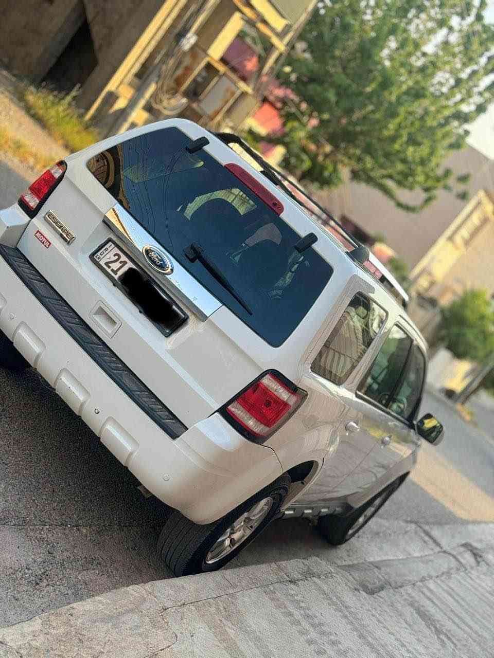 فۆرت ئیسکەیپ مۆدیلی 2011 لیمیتد فول فول مواسفات  چواربستۆنی تاک اکسل سە نە وی و ژینگە و ڕێگاوبانی تازە لیدی حە وت ڕە نگ و حاسە و ناوزە رد و کوشن جلد و یە دە نیکڵ و کوشن هیتە رو تولی سە ر سەقف و کۆدی دەرگا دوگمەی هەوراز بە ناوی خۆمە وە یە و چەند ساڵە لای خۆمە تەنها نیو پارچە ی بۆیاخە 
بەس  پە مپە ، گێڕ و مە کینە ی بە شە رت یە ک دینار مە سرەفی تێدانیە
داوای 153 گەڵای لێ ئەکەم و مەجالی برایانە
گەر مشتەریت تەلەفۆن بکە بۆ ئەم ژمارەیە هی من نیە
‎0751 895 9614                      ڤایبەر و وەتسئاپی لەسەرە السليمانية, العراق
