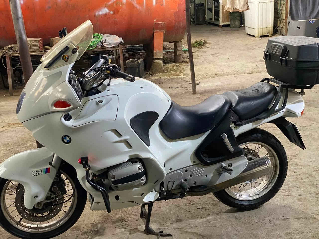 دراجه BMW RT850لبيع رقم وسنويه شرط تحويل ادامه كامله عل دراجه السعر 25وبيه مجال العنوان بغداد 
هاتف ***********
