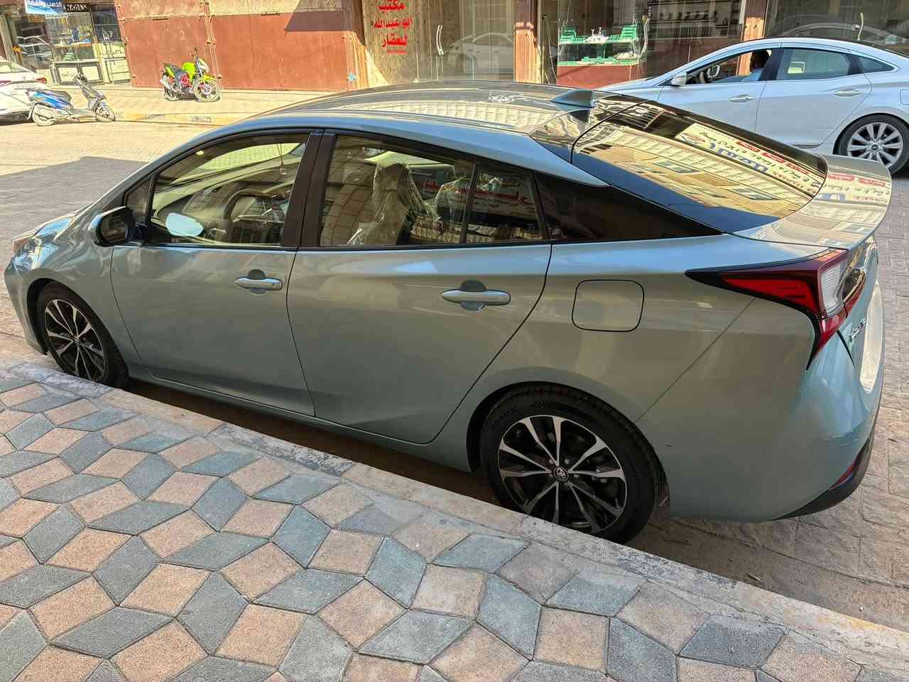 تيوتا بريوس هايبرد بانزين2019 
سياره ياباني اصل حادثه خفيف والصور مرفقه
محرك 1800
موصفات
تحكم جهتين
بصمه
بصمه أبواب
ترحيب عند الاقتراب
كشنات مخمل اسود
تخم تاير جديد
تبريد ثلج بعد اكو موصفات  بيها
السعر 125 وبيها مجال اتصل وتدلل ***********
