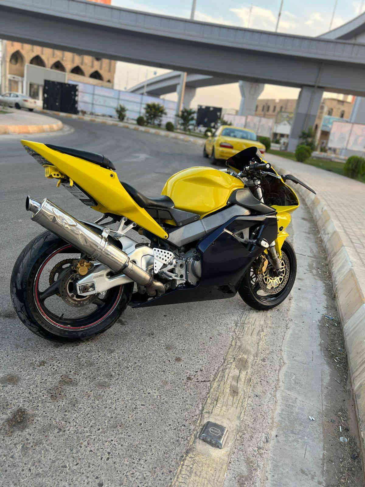 سلام عليكم عندي هاي لدراجه هونه دفل  للبيع مكينه 1000 كهربائيات جاهزه 
رقم بغداد بسمي سنويه وهزه جديده مصار سبوع رقمه مميز ترايك وين ميعجبك مكاني تكريت سعر 36 وبيه مجال *********** تكريت
