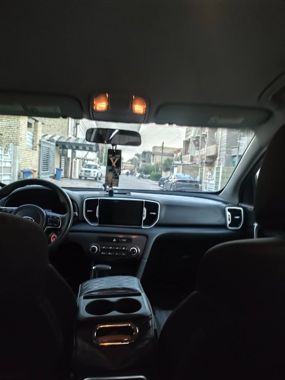 كيا سبورتاج امريكي مواصفاتها معروفه 
محرك gdl الظرر قطعه واحده 
ثلاث انظمه قياده 
تحويل ثاني يوم 
رقم بغداد 
سياره نظيفه  
تايرات تخم جديد  صدر خيرمن الله  
تفاصيل ع خاص  السعر مناسب 
***********
