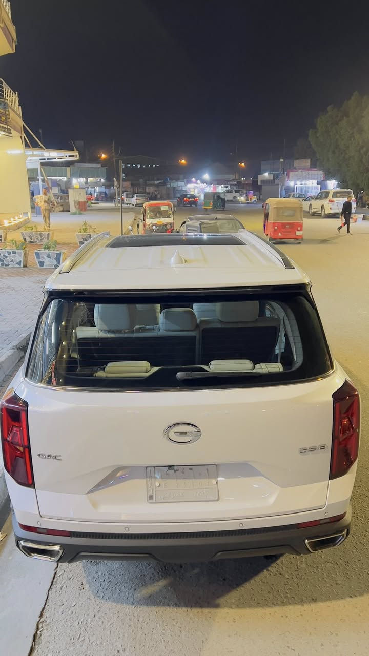 🛑 للبــيــع 🛑
(GAC)  GS8 2023 
 (فول مواصفات) فئة GT
•محرك 4 سلندر 2,0L توربو (محرك تويوتا).
•كير 8 سرعات بقوة حصانية 258 حصان 
•بصمة عدد 2 
•عداد المسافة 30,000
•فتحة سقف بانورامية 
•7 راكب 
•تحكم كامل بالشاشة 
• تدفئة وتبريد بالمقاعد الامامية 
•المقاعدة الأمامية كهربائية بالكامل 
•نظام اضاءة محيطية ذكية متعددة الالوان 
•نظام تعديل الصوت حسب سرعة السيارة 
•قاعدة شحن لاسلكي 
•نظام الصوت ألباين بـ 10 سماعات 
•حساسات امامية وخلفية 
•كاميرات محيطية بكل اتجاهات السيارة 
•تسجيل الفديو 
•نظام تثبيت السرعة 
•نظام تحذير التصادم الامامي
•نظام الكبح التلقائي في حالة الطوارئ 
•نظام تحذير مغادرة السيارة 
•نظام المساعدة في الحفاظ على المسار

السعر: 230$ ورقة بيها مجال قليل
الضرر: بارد بسيط جدا موضح بالسونار
 
رقم الهاتف: ***********
مكان السيارة: بغداد _ المحمودية

