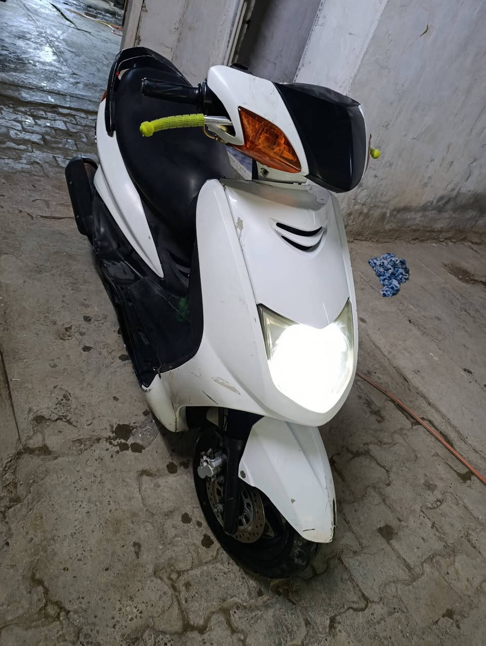 دراجه سكنس نثيه
ستاند كهربائي 
محرك مكفول من تبخير تنقيص 
دراجه كامله كل نقص مابيها سلف هندر كيج سرعه لايت كله شغاله 
السعر 400
مكاني زعفرانيه
منفيس موجود 
***********
