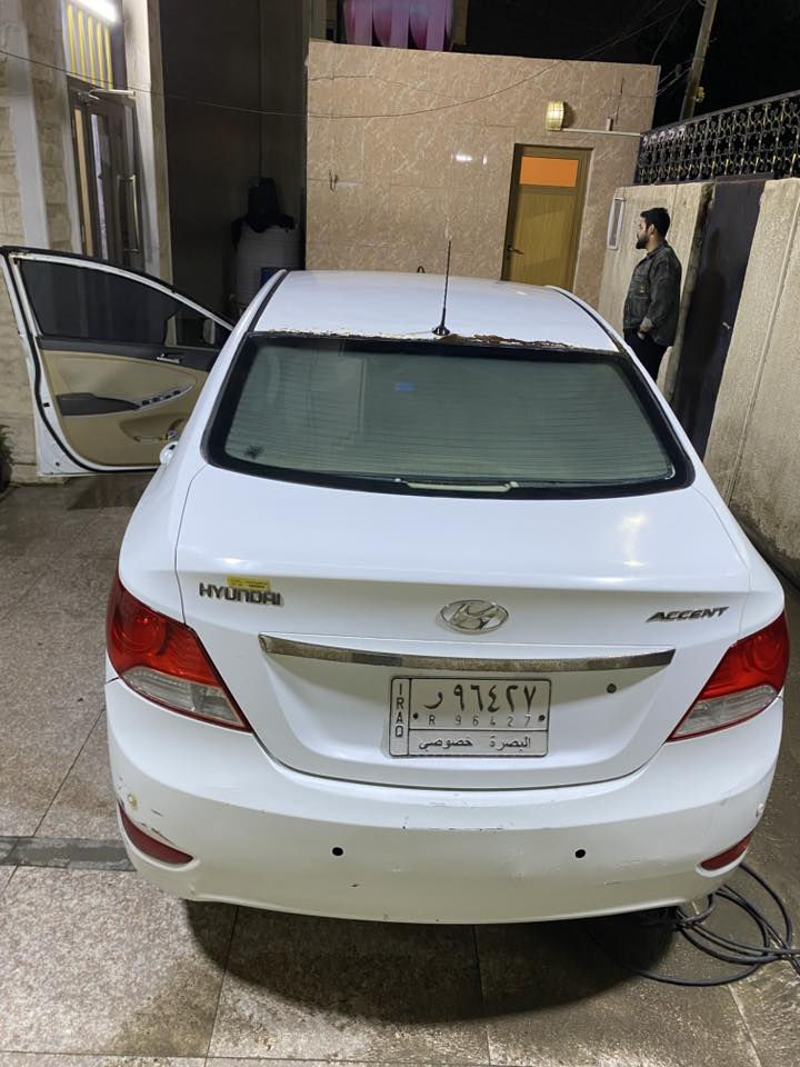 السلام عليكم اكسنت خليجي 2012 بأسمي
بيها طخات بسيطه 
السعر 80 وبيها مجال 
مكاني البصره 
***********
