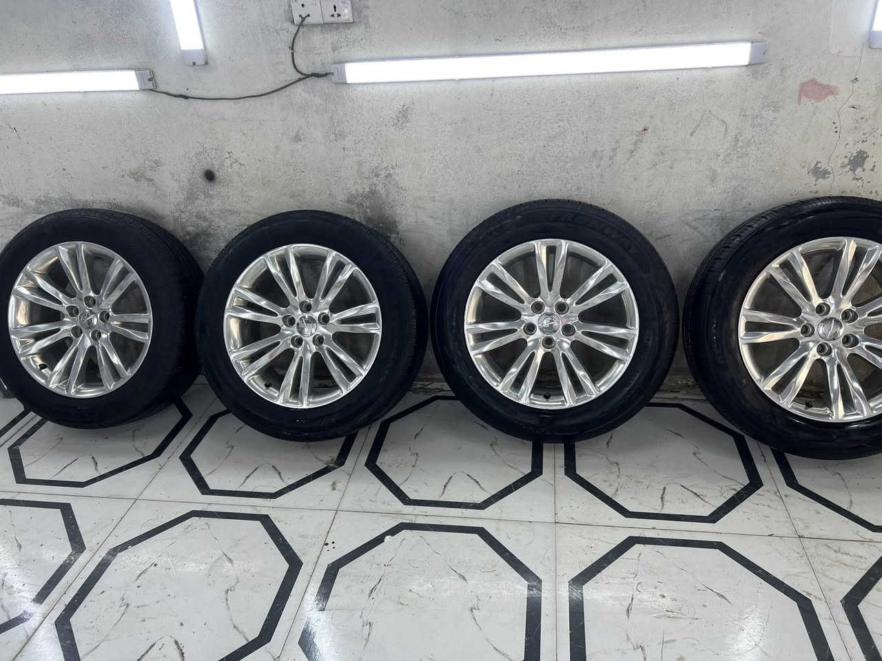 ويل مكسيكي اصلي شرط18 
جديد كلش شرط زيرو هو وتخم تاير 
مكفول من كلشي لا زلوغ ولا تصليح ولا عواج ولا اي شي 
جديد كلش كلش
لبيع او مراوس بويل 20 موزه فقط 
سعر 8$  مكاني البصره القرنه 
***********
