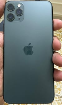 ايفون 11pro max ذاكره 256  الجهاز كارتونه موجوده شخط مابي نهائياً  بطا...