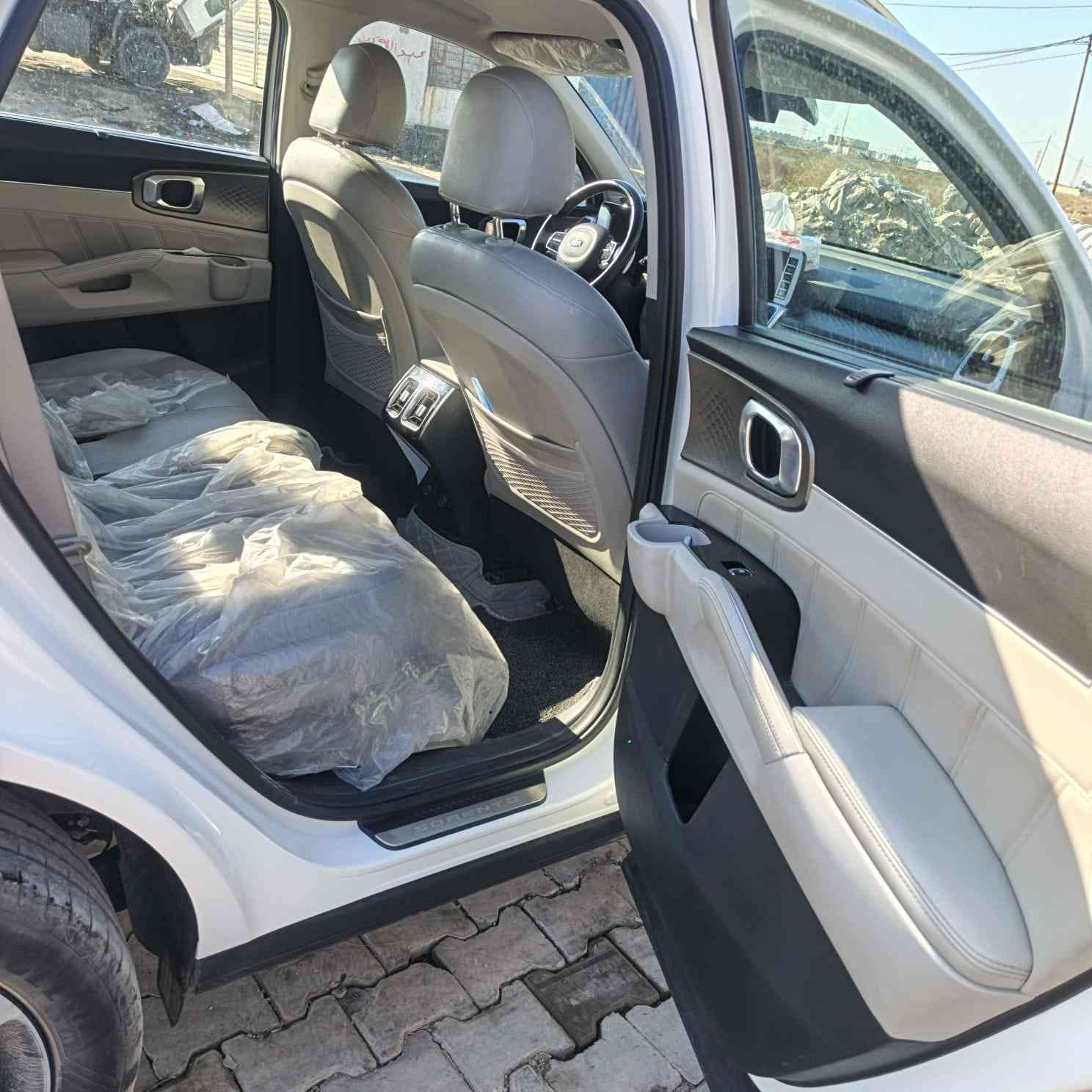 سورنتو للبيع موديل ٢٠٢١
السيارة خليجي بدون ضرر
رقم بغداد السيارة خير من الله 
٦ سلندر 
كشنات كهرباء 
جنطة كهرباء 
اطارات مال الشركة 
ماشية ٥٠ 
والسونار موجود مع الصور
مكاني بغداد
اني مكلف بالنشر 
للاستفسار 
‏‪***********‬‏
‏‪***********‬‏
