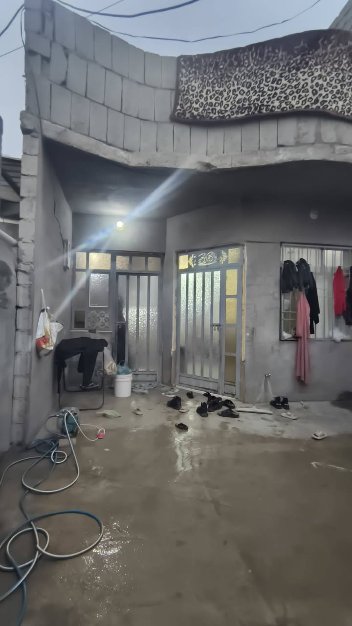 دار للبيع مسجل بالبلدية زراعي 100 متر مكون من غرف  استقبال وهول وغرفة
 الموقع الحمزلي قرب سياج
  للاتصال او تواصل على الوتساب  الرقم: ***********
