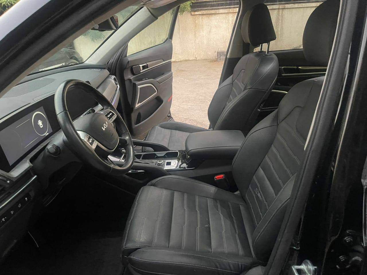 تلورايد 2023 Sx فول اعلى فئة
حادثها بسيط باب وشوية من الجاملغ الخلفي 
محرك V6 3800سبعة راكب خمس كامرات حساس امامي خلفي بردات بالابواب مرقم بغداد انكليزي بأسمي
مكانها بغداد الكرادة للاستفسار على الرقم 
***********
متوفر وتساب
