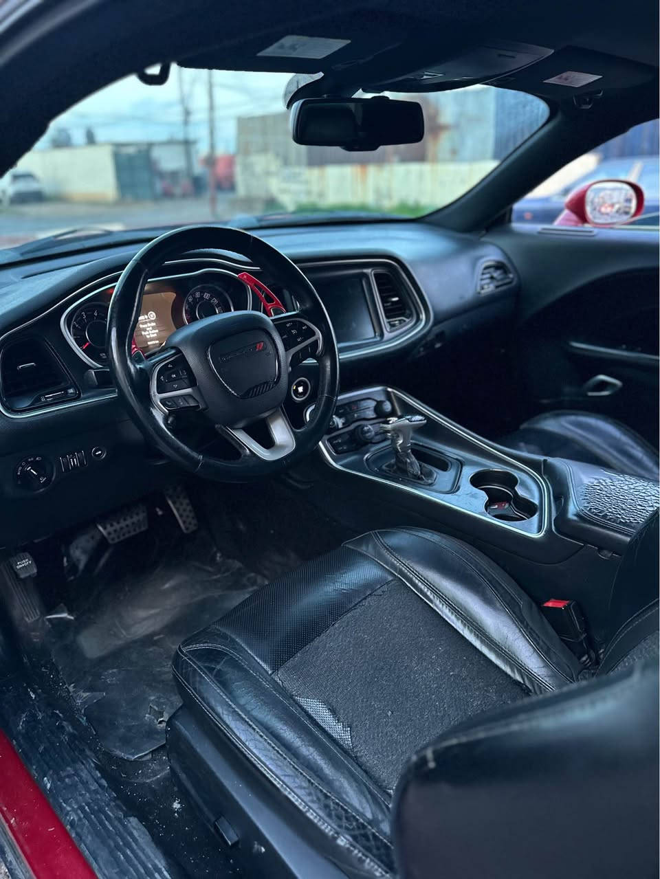 جالنجر 2015 
كير و مكينه بشرتن 
4 قطعه بي داخلي و ارباك 
100 هزار ميل ريفه جوى
فول مواصفاته 
سياره زاخويه 
سعر 125 
*********** زاخو, دهوك
