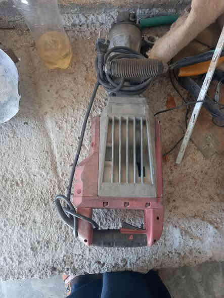 مولد شغال شرط حبل واحد.  70 الف
جك همر السعر 50 الف 

راسلني او اتصل ***********
