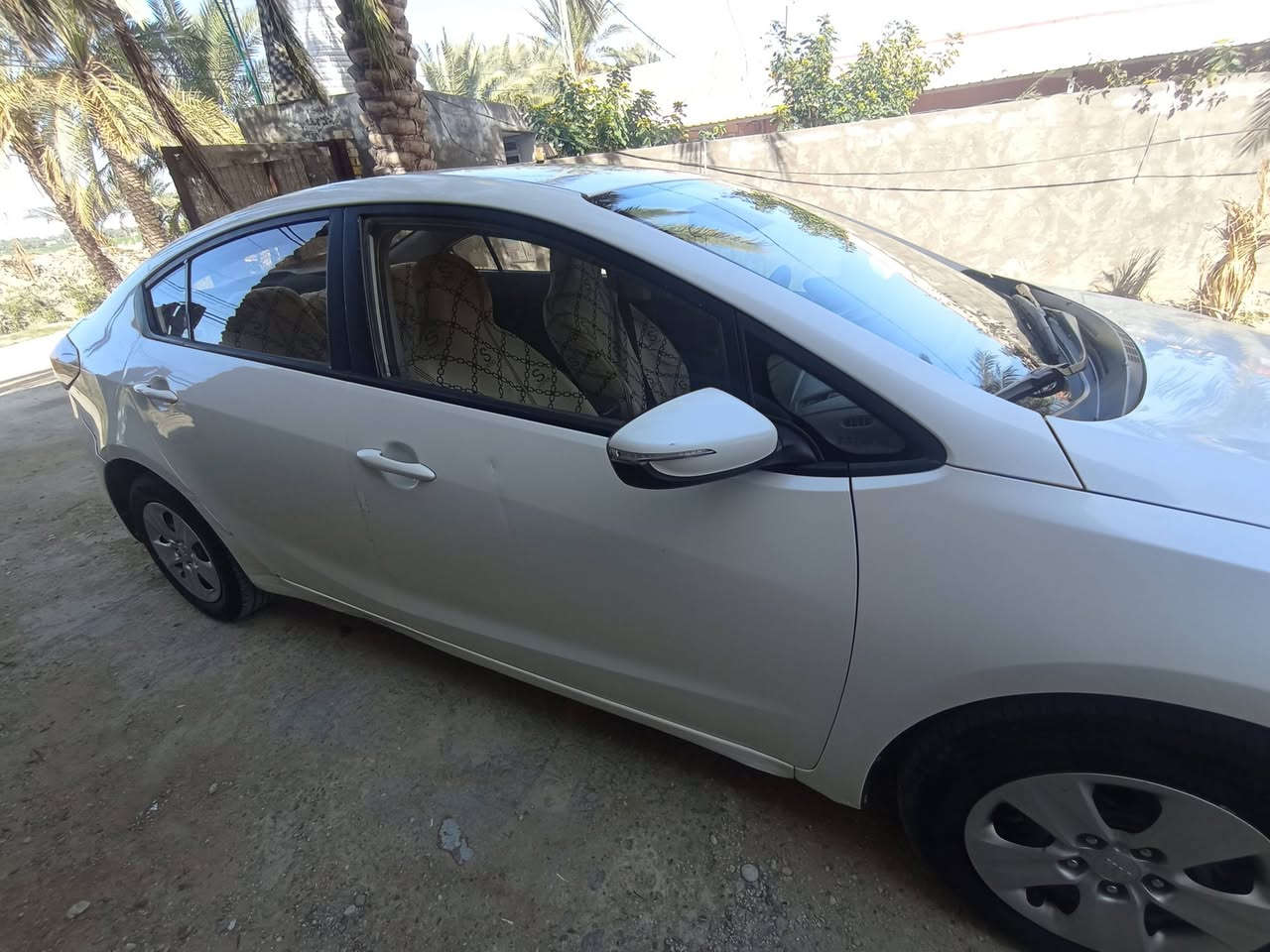 سيراتو خليجي 
2018 بدون مواصفات
بيه تبديل بابين وشوية صبغ كلهن بجهة السائق سياره جديده ونظيفه جداً 
السعر 120
***********
