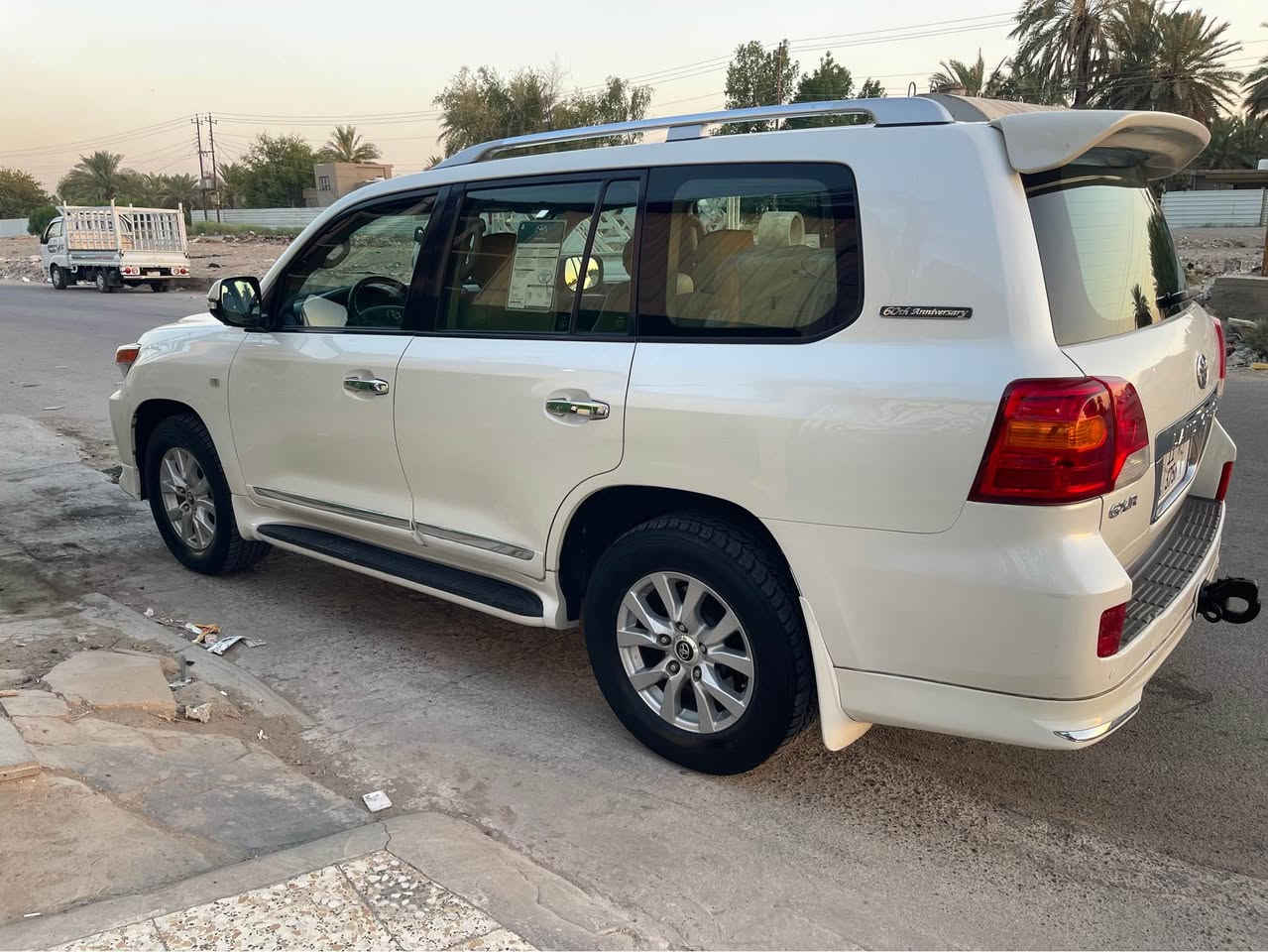 السلام عليكم للبيع لاندكروز موديل ٢٠١٠
محدث ٢٠١٤ 
بدون طخة بدون صبغ 
ماشية ١٩٧ حقيقي 
للبيع فقط مكان بغداد 
واتساب *********** الفلوجة, الأنبار
