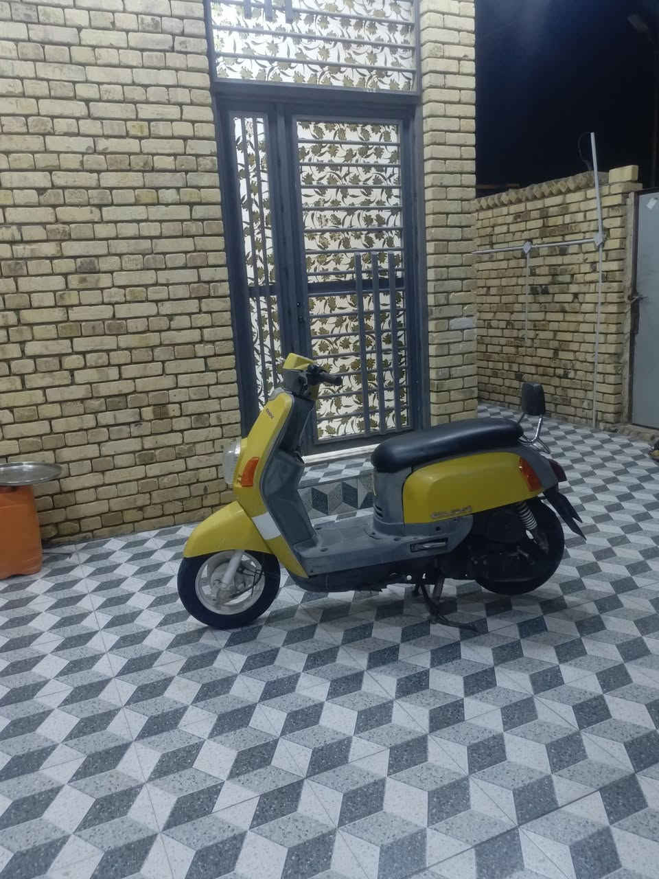سلام عليكم بوليس للبيع مفتوحه والفات فقط دراجه حلوه نهضه فول سلف هندر كهربائية كلها شغاله دراجه خير من الله دبلات شغاله السعر 450وبيها مجال المكان تضحيه شارع العياده الرقم ***********واتساب
