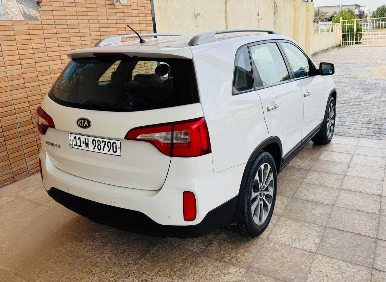 للبيع *********** السعر 157 سورنتو موديل 2014  رقم بغداد دولي سنويه وهزه جديد خليجي فول مواصفات كويتي محرك 2400 دوش ماشيه 140 KMحقيقي محرك وكير مامفتوحات بيها صبغ نصف الجاملغ الأمامي ونصف الباب الخلفي فقط بدون حادث بدون تبديل السيارة جديده جدا وجاهزه من كير ومحرك وضع شركة حداديه جديده تخم تاير جديد تبريد ثلج ثلاث قطع تبريد سبعة راكب السعر 157 مكان السياره كربلاء المقدسة كربلاء, العراق
