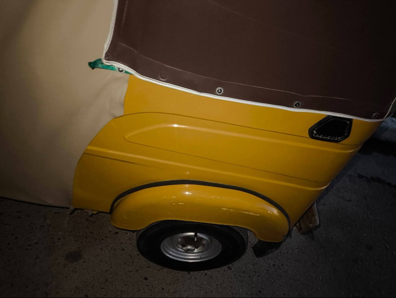 تكتك 21 شهر 12 كنر كفاله كشر ومكينه ما مفتوحه
نضافتها كدامكم وما مستعجل على بيعتها 
بس الشراي يتصل 
مكاني الغزاليه ***********
