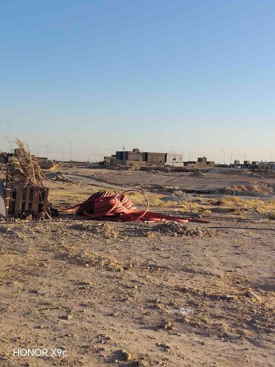 سلام عليكم عندي قطعت ارض مساحه 750 متر قرب مصتوصف الاسنان الجديد ***********
