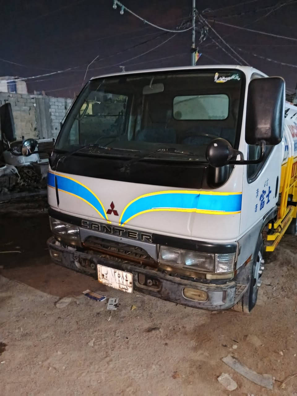 سلام عليكم سياره للبيع كنتر بزون موديل 2000 ماكينه 33 رقم بصره تانكي جديد 4طن تخم  تاير سياره جاهزه للشغل العنوان البصره القرنه سعر 110 بها مجال *********** ***********
