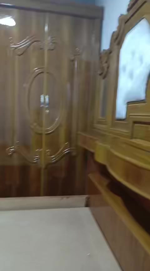 السلام عليكم غرفه نوم اخشاب جديده ما مستعمله عراقي تزكام للبيع السعر 1250 الاتصال على*********** البصره حيانيه
