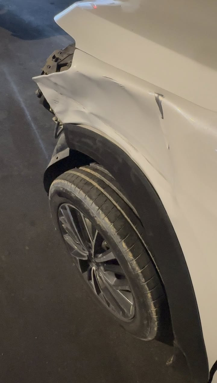 السلام عليكم شباب 
 توسان 2020 وكالة القاصد فول السياره 1/1 عدا الفتحة

 مبدل بيها (جاملغ ومصبوغ ،ومبدل بيها بنيد ،وصبغ بيها بسيط اثر ضربه دراجه بقبغ الجنطه )
ماشية 82،000 كم 
17,500 وبيها مجال بسيط المكان بغداد الكرادة او اليرموك

‭+٩٦٤ ٧٨٧ ٢٢٢ ١٩٩٣‬ 
***********‬
