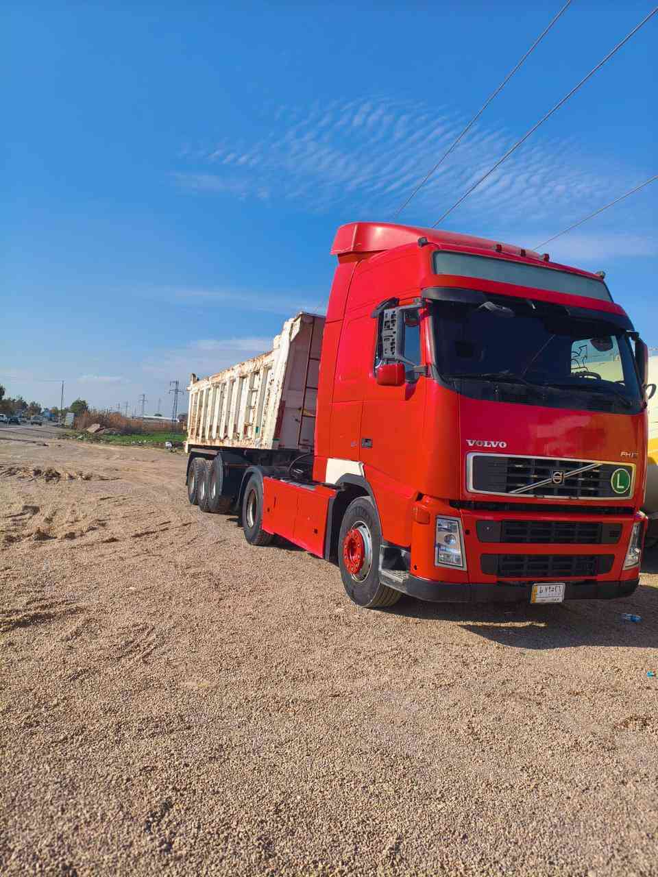 فالفو نساف للبيع موديل 2002اوتوتميك سنويه جديده رقم كركوك اربع محاور بالسنويه رقم صاحب السيارة ***********
