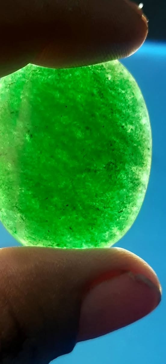 حجر يشم طبيعي (جاديت) حجم راهي  ينفع يتعمل ميداليه أو قلاده 
يعتبر الجيديت من أغلى وأجمل أنواع اليشم


**إذا كنت صاحب هذا الإعلان وتريد حذفه لأي سبب، رجاءا أرسل رسالة إلى الدعم الفني**